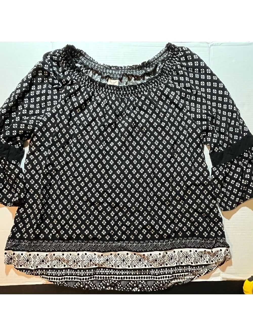 XL Faded Glory Black and White Geometric Blouse